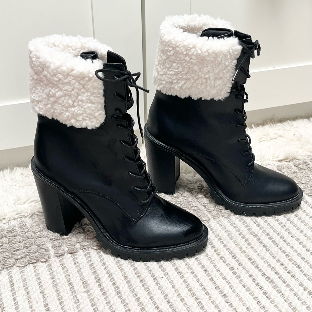 Black leather ankle Bootes with shearling trim